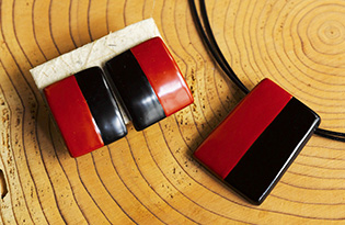 漆アクセサリー